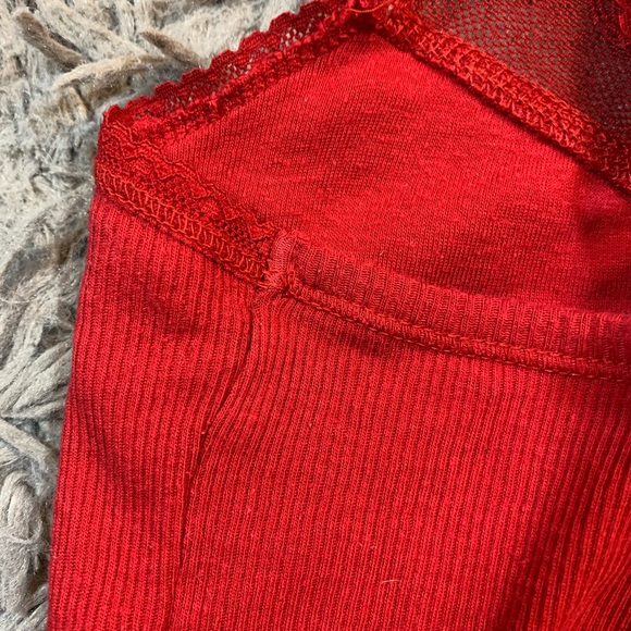 Vintage Y2K Old Navy red floral lace trim ribbed tank top sz M - Picture 8 of 12